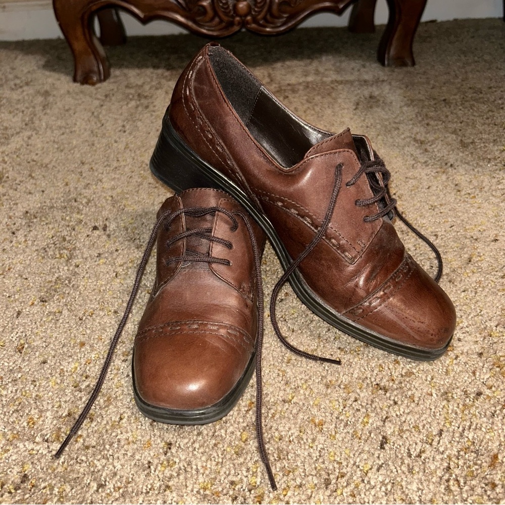 Liz Baker Brown Leather Heels with Classic Design